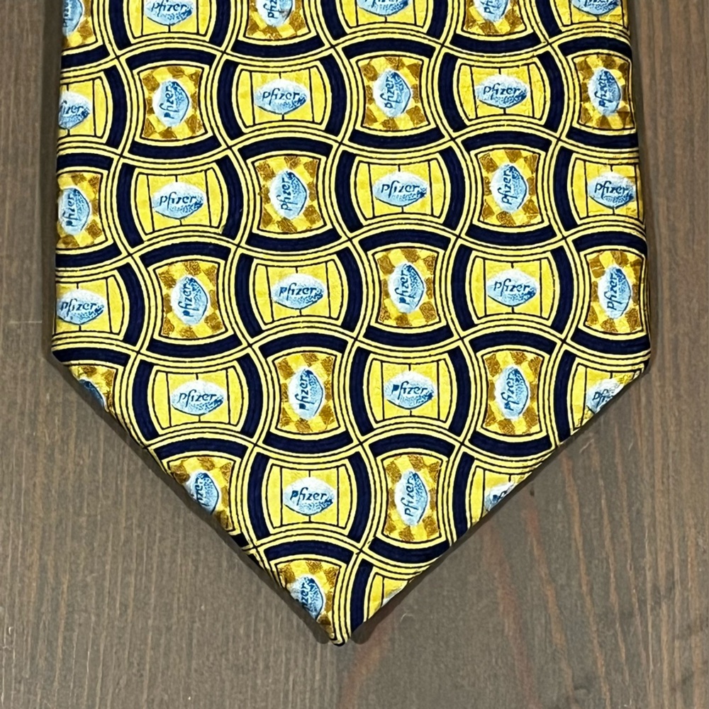 Pfizer 100% Silk Tie Little Blue Pill Pharma Rep Yellow All Over Novelty Print